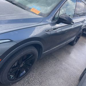 2024 Volkswagen TIGUAN SE R-LINE BLACK — фото 2