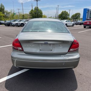 FORD TAURUS SE - 4