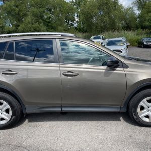 صورة 11 لـ 2015 Toyota RAV4 LE