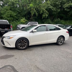 2017 Toyota CAMRY SE photo 3