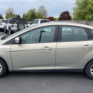 FORD FOCUS SE - 4