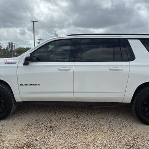 CHEVROLET SUBURBAN Z71 - 4