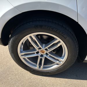 صورة 19 لـ 2018 Porsche MACAN BASE