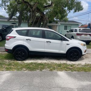 FORD ESCAPE S - 10