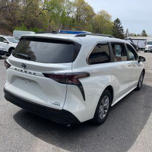 TOYOTA SIENNA - 8