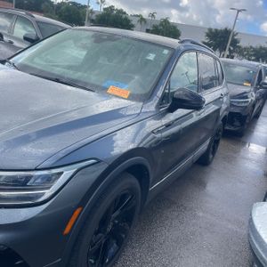 2024 Volkswagen TIGUAN SE R-LINE BLACK — фото 3