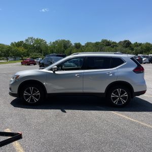 2020 Nissan ROGUE SV photo 3