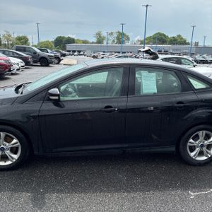 FORD FOCUS SE - 4