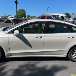 FORD FUSION SE - 4