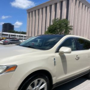 صورة 2 لـ 2014 Lincoln MKT BASE