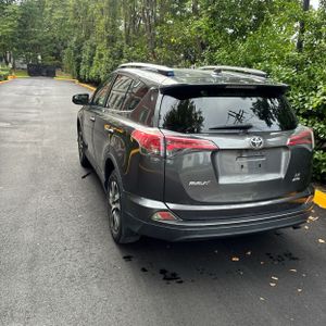 صورة 5 لـ 2017 Toyota RAV4 LE