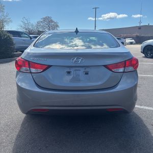 HYUNDAI ELANTRA GLS - 7