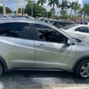 صورة 11 لـ 2022 Honda HR-V LX