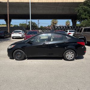 2012 Hyundai ACCENT GLS photo 3
