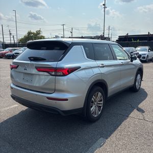 2023 Mitsubishi OUTLANDER ES 照片 8