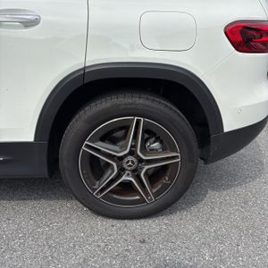 2026 Mercedes-BENZ GLB — миниатюра 18