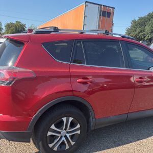 صورة 9 لـ 2017 Toyota RAV4 LE