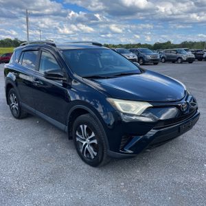 2017 Toyota RAV4 LE — миниатюра 12