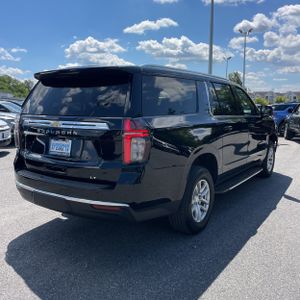 2024 Chevrolet SUBURBAN LT photo 8