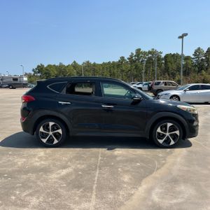صورة 10 لـ 2016 Hyundai TUCSON LIMITED