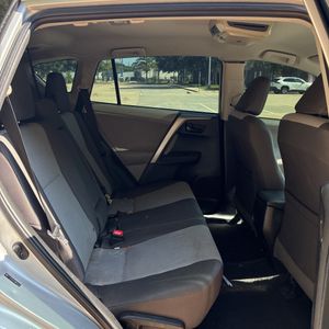 2013 Toyota RAV4 LE 照片 35