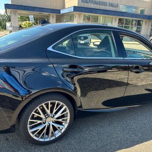 صورة 9 لـ 2016 Lexus IS 300 BASE