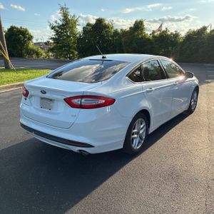 FORD FUSION SE - 7