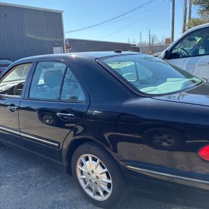 MERCEDES-BENZ E-CLASS - 4