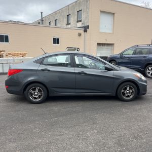 HYUNDAI ACCENT GLS - 10