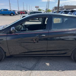 HYUNDAI ACCENT SE - 4