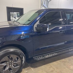 FORD F-150 LIGHTNING LARIAT - 2