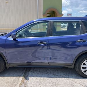 2017 Nissan ROGUE SV — фото 4