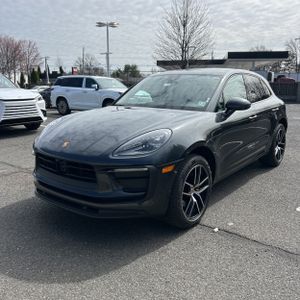 PORSCHE MACAN - 1