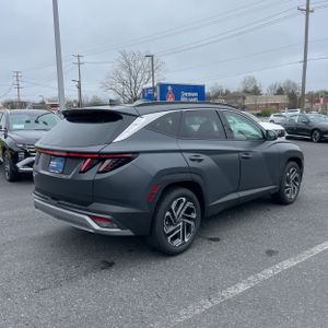 HYUNDAI TUCSON LIMITED - 9