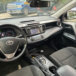 2017 Toyota RAV4 XLE — миниатюра 34