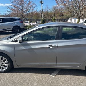 HYUNDAI ELANTRA GLS - 4