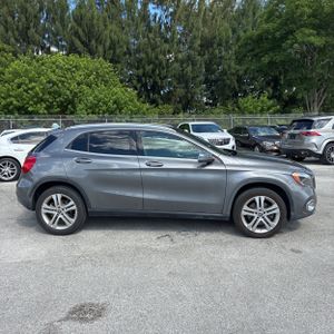 صورة 10 لـ 2018 Mercedes-BENZ GLA