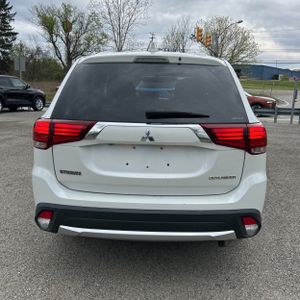 MITSUBISHI OUTLANDER ES - 7