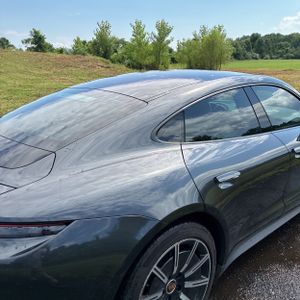 صورة 9 لـ 2021 Porsche TAYCAN BASE