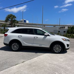 KIA SORENTO LX V6 - 10