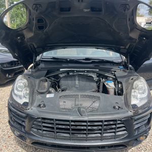 صورة 44 لـ 2017 Porsche MACAN BASE