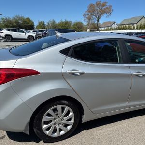 HYUNDAI ELANTRA GLS - 9