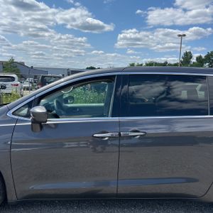 2019 Chrysler PACIFICA TOURING PLUS — фото 4