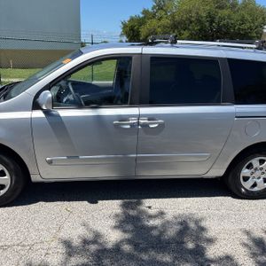 KIA SEDONA LX - 4