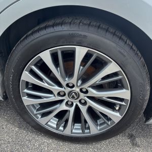 صورة مصغرة 18 لـ 2019 Lexus ES 300H BASE