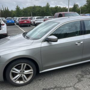 2014 Volkswagen PASSAT 2.0L TDI SE photo 2