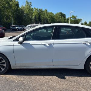 FORD FUSION SE - 4