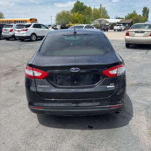 FORD FUSION SE - 7