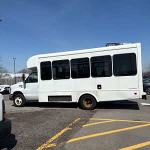 FORD E-350 CUTAWAY - 3