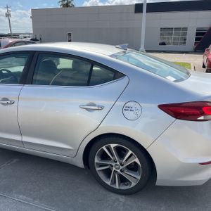 صورة 6 لـ 2017 Hyundai ELANTRA LIMITED